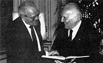 Gianfranco Maris con il Presidente Scalfaro in un momento dell'udienza.