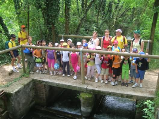 gruppo sul sentiero delle sette cascate